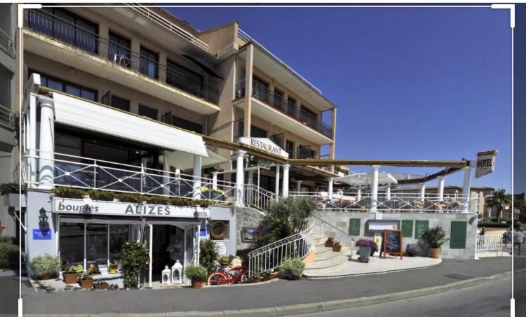 Cavalaire Vue Mer Au Loin Maisonnette Tout Equipee Pour 4 Personnes Avec Piscine Clim Wifi Velos Tv Barbecues Eksteriør bilde
