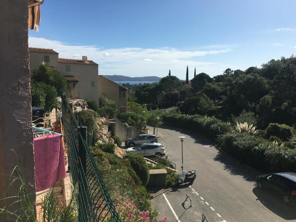 Cavalaire Vue Mer Au Loin Maisonnette Tout Equipee Pour 4 Personnes Avec Piscine Clim Wifi Velos Tv Barbecues Eksteriør bilde