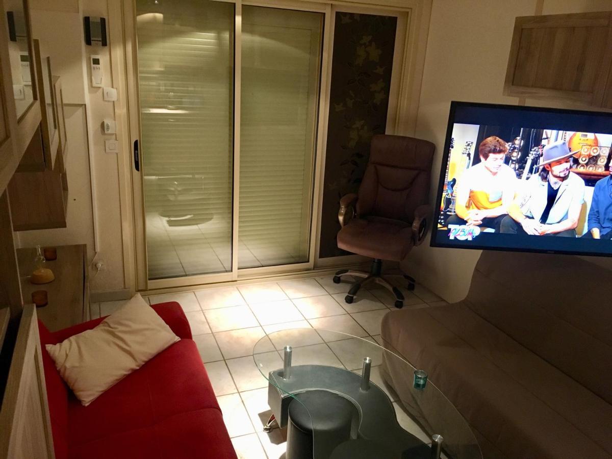 Cavalaire Vue Mer Au Loin Maisonnette Tout Equipee Pour 4 Personnes Avec Piscine Clim Wifi Velos Tv Barbecues Eksteriør bilde
