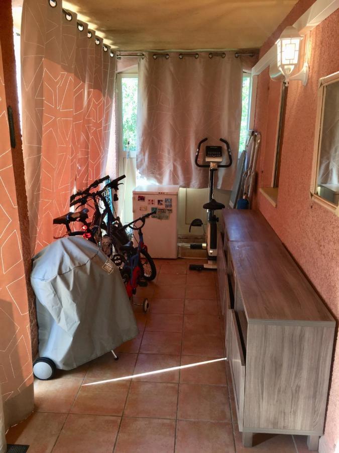 Cavalaire Vue Mer Au Loin Maisonnette Tout Equipee Pour 4 Personnes Avec Piscine Clim Wifi Velos Tv Barbecues Eksteriør bilde