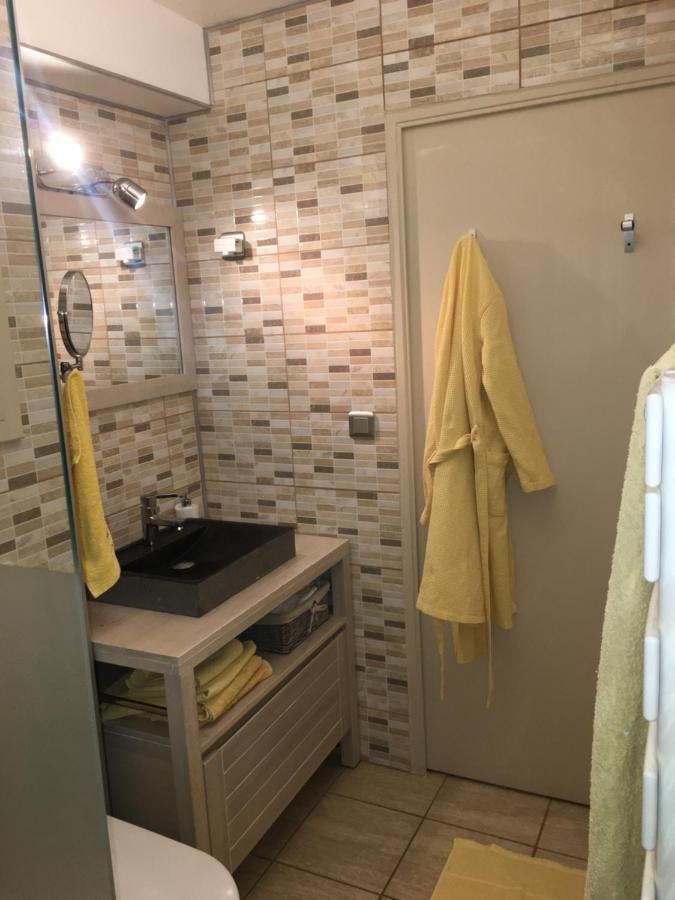 Cavalaire Vue Mer Au Loin Maisonnette Tout Equipee Pour 4 Personnes Avec Piscine Clim Wifi Velos Tv Barbecues Eksteriør bilde