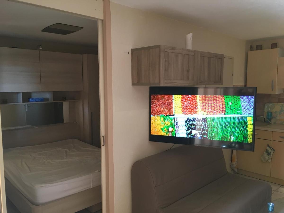Cavalaire Vue Mer Au Loin Maisonnette Tout Equipee Pour 4 Personnes Avec Piscine Clim Wifi Velos Tv Barbecues Eksteriør bilde