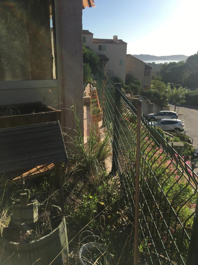 Cavalaire Vue Mer Au Loin Maisonnette Tout Equipee Pour 4 Personnes Avec Piscine Clim Wifi Velos Tv Barbecues Eksteriør bilde