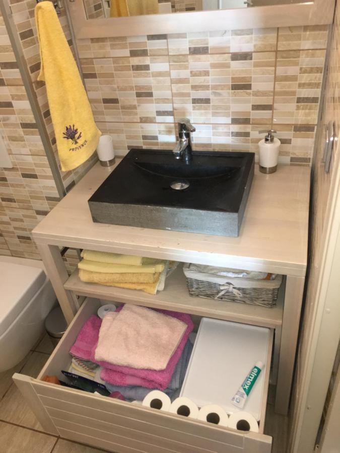 Cavalaire Vue Mer Au Loin Maisonnette Tout Equipee Pour 4 Personnes Avec Piscine Clim Wifi Velos Tv Barbecues Eksteriør bilde