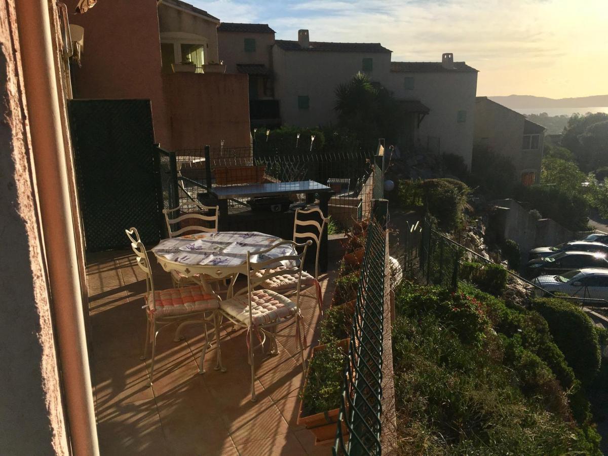 Cavalaire Vue Mer Au Loin Maisonnette Tout Equipee Pour 4 Personnes Avec Piscine Clim Wifi Velos Tv Barbecues Eksteriør bilde