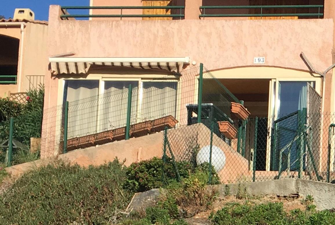 Cavalaire Vue Mer Au Loin Maisonnette Tout Equipee Pour 4 Personnes Avec Piscine Clim Wifi Velos Tv Barbecues Eksteriør bilde